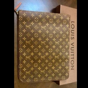 Louis Vuitton Poche Document